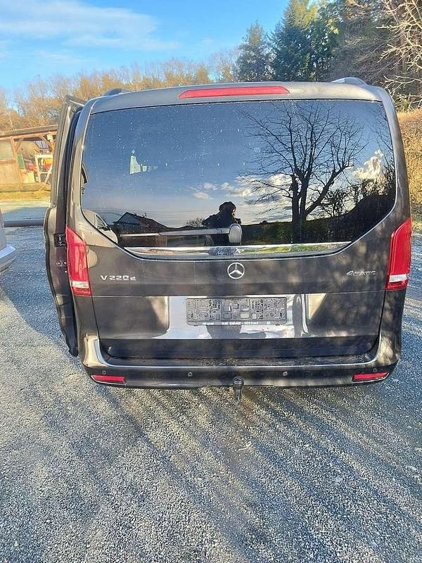 Gebraucht Mercedes V220 Avantgarde 163 PS (119 kW) 2024 Van / Kleinbus