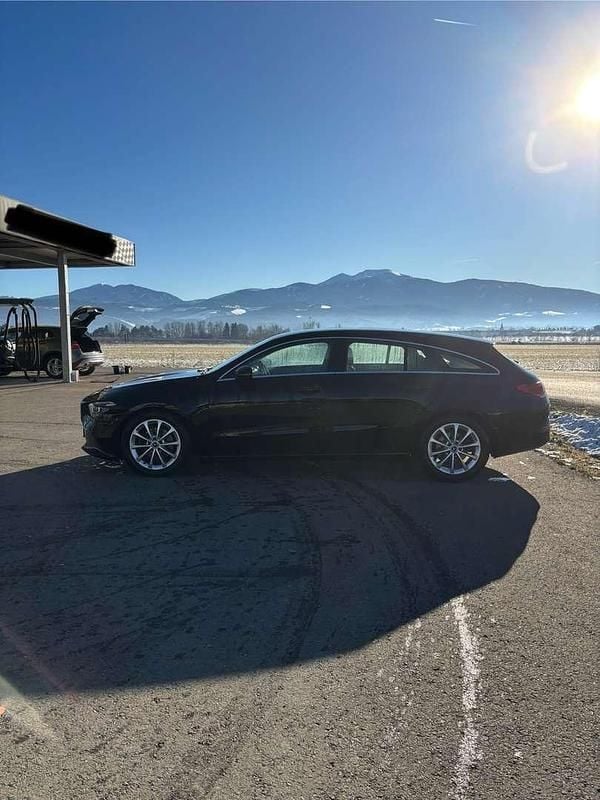 Gebraucht Mercedes CLA180 Shooting Brake 116 PS (85 kW) 2021 Schwarz Kombi