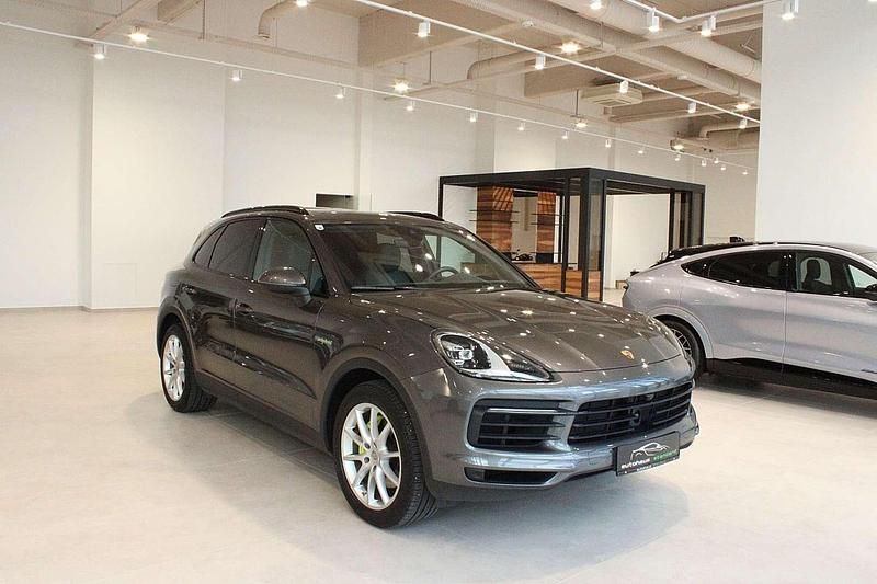 Grau Gebraucht 2022 Porsche Cayenne SUV | € 78.900 - Bild 1/4