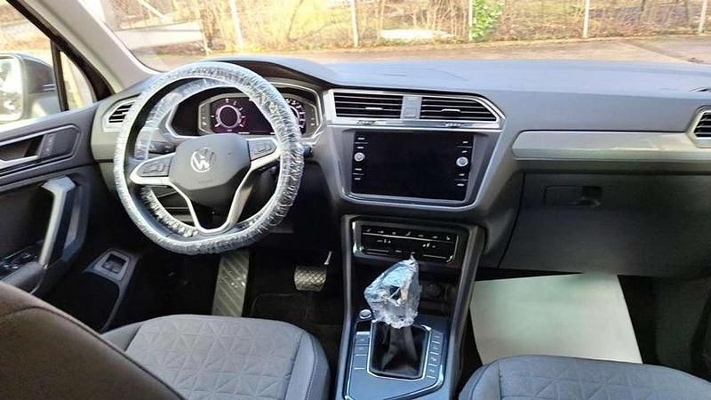 Gebraucht VW Tiguan 150 PS (110 kW) 2022 Schwarz SUV