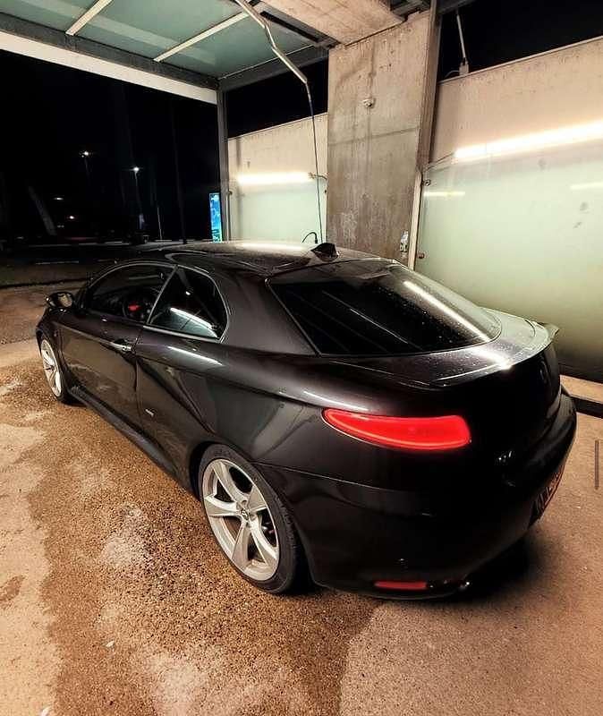 Schwarz Gebraucht 2007 Alfa Romeo GT Distinctive Coupé | € 7.000 - Bild 1/4