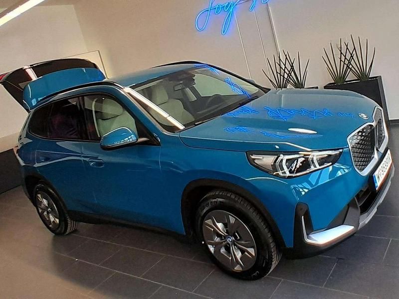 Blau Gebraucht 2025 BMW iX1 Sport Line SUV | € 41.900 (Superpreis) - Bild 1/4