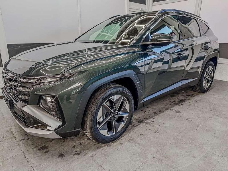 Grün Neu 2025 Hyundai Tucson Premium SUV | € 40.413 (Fairer Preis) - Bild 1/4