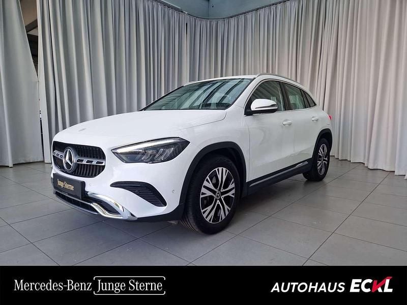 Weiß Gebraucht 2024 Mercedes GLA180 Progressive SUV | € 40.990 - Bild 1/4