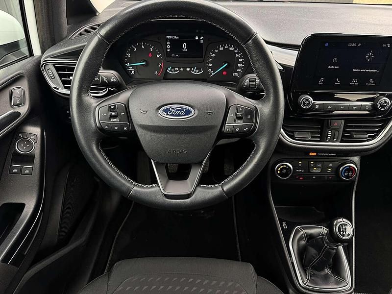 Gebraucht Ford Fiesta Titanium 86 PS (63 kW) 2018 Weiß Kleinwagen