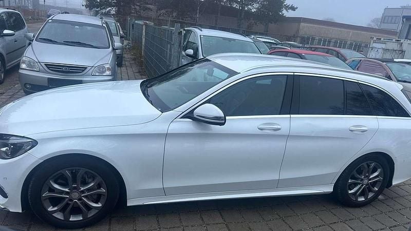 Gebraucht Mercedes C180 AMG line 156 PS (114 kW) 2016 Weiß Kombi
