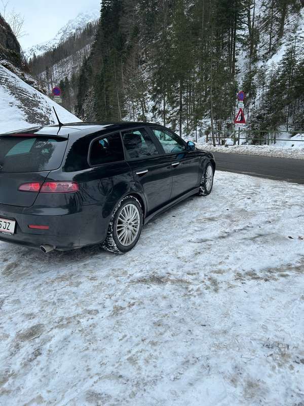 Schwarz Gebraucht 2011 Alfa Romeo 159 Kombi | € 5.000 (Guter Preis) - Bild 1/4