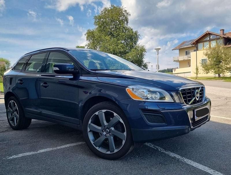 Blau Gebraucht 2013 Volvo XC60 Kinetic SUV | € 13.250 - Bild 1/4