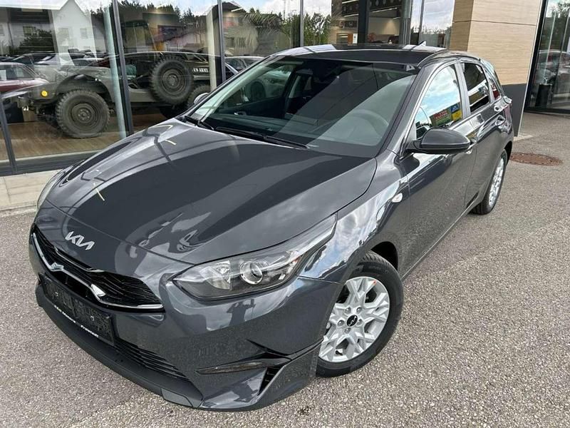 Neu Kia Ceed Silver 99 PS (72 kW) 2025 Grün Kleinwagen