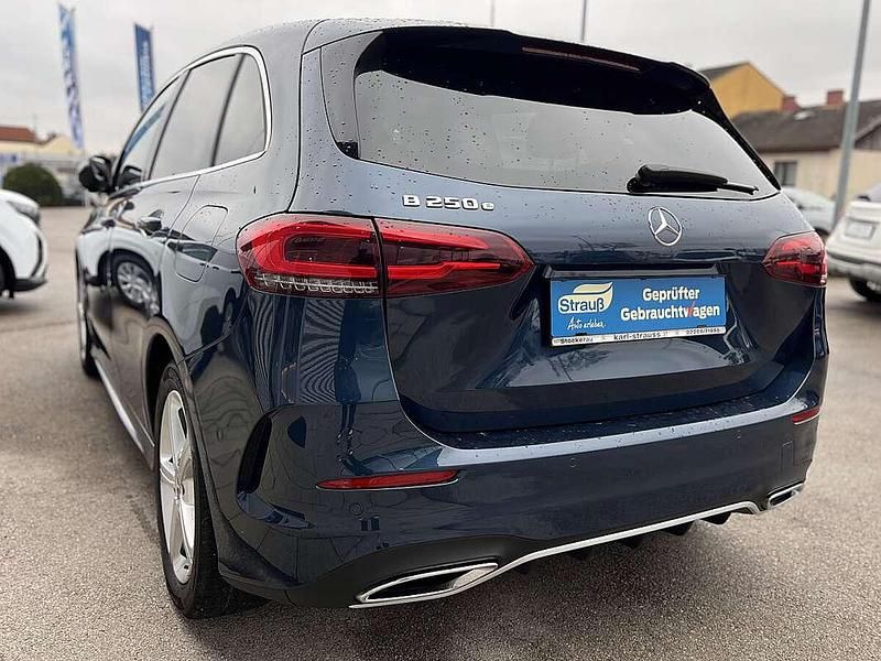 Gebraucht Mercedes E250 224 PS (164 kW) 2022 Blau Limousine