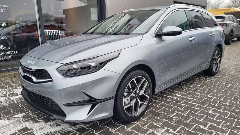 Neu Kia Ceed Sportswagon 140 PS (102 kW) 2025 Silber Kombi