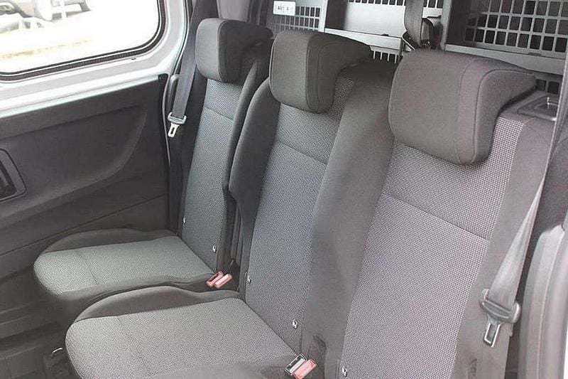 Neu Fiat Doblò 131 PS (96 kW) 2025 Weiß Van / Kleinbus