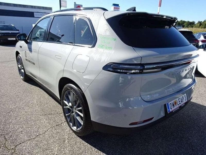 Neu Leapmotor C10 160 kW (218 PS) 2025 Grau SUV