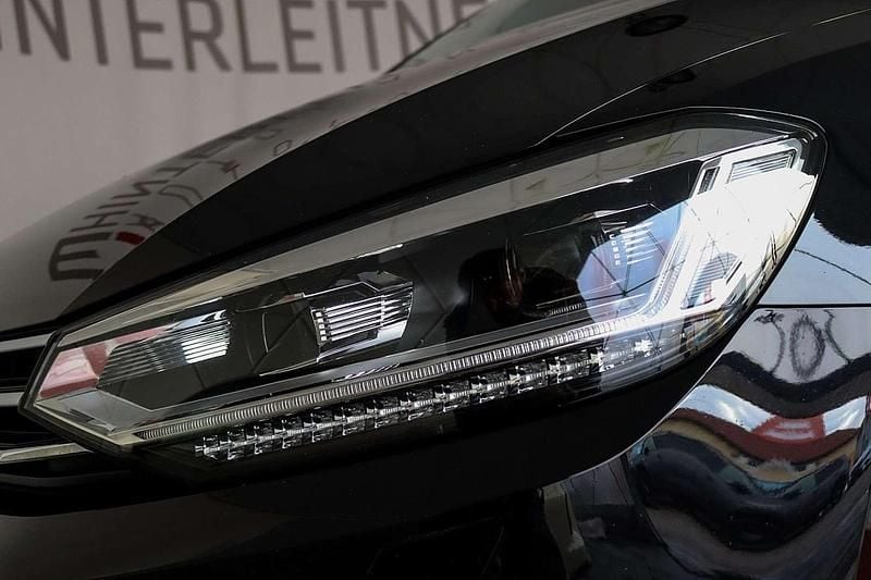 Gebraucht VW Touran Comfortline 150 PS (110 kW) 2020 Schwarz Van / Kleinbus