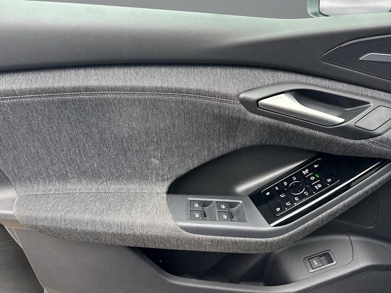 Gebraucht Audi Q6 e-tron Business 284 kW (387 PS) 2024 Hellgrau  metallic SUV