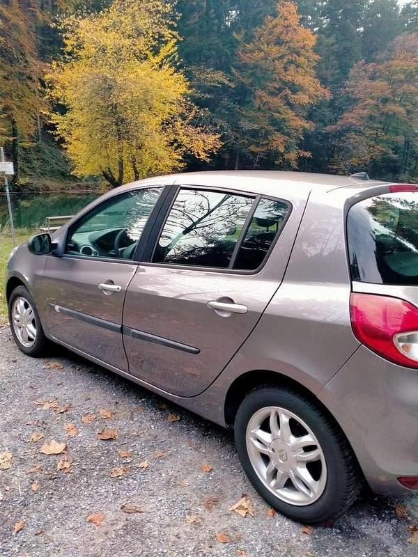 Gebraucht Renault Clio II Night&Day 75 PS (55 kW) 2010 Limousine