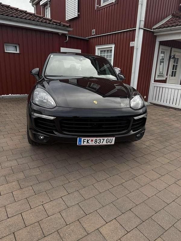 Schwarz Gebraucht 2017 Porsche Cayenne Platinum Edition SUV | € 45.000 (Fairer Preis) - Bild 1/4
