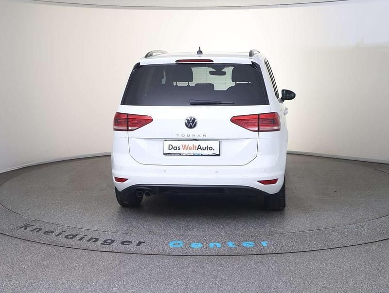Gebraucht VW Touran Comfortline 150 PS (110 kW) 2022 Weiß Van / Kleinbus