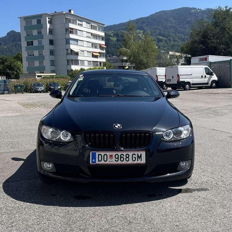Gebraucht BMW 320 170 PS (125 kW) 2009 Schwarz Coupé