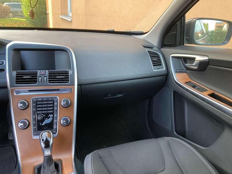 Grau Gebraucht 2014 Volvo XC60 Kinetic SUV | € 11.500 (Guter Preis) - Bild 1/4