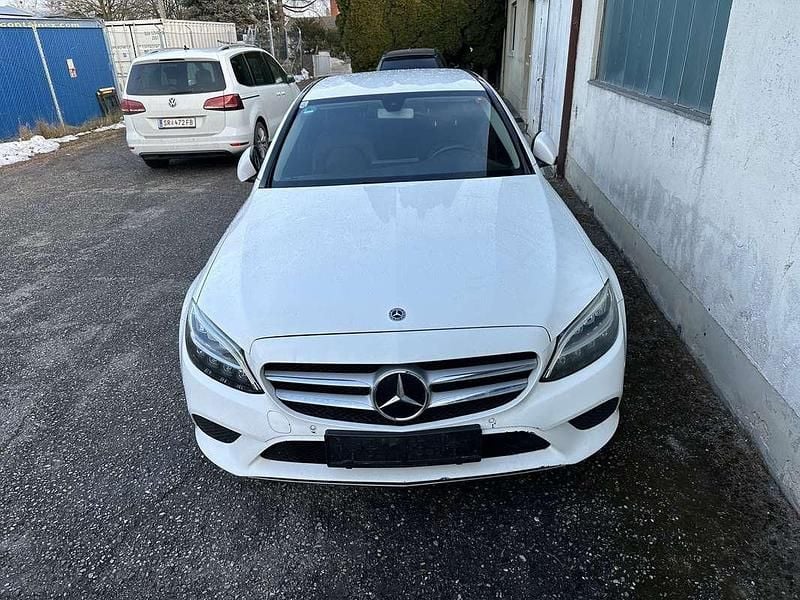 Gebraucht Mercedes C180 Avantgarde 120 PS (88 kW) 2019 Weiß Limousine
