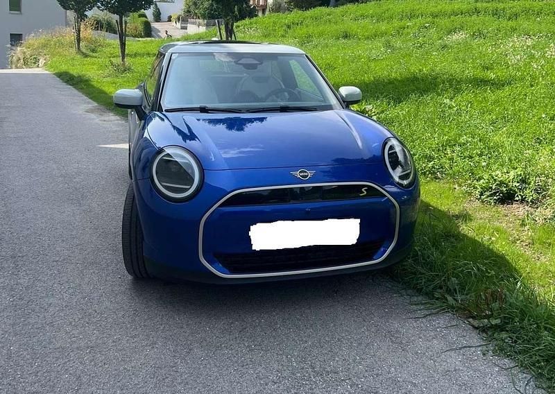 Gebraucht Mini Cooper SE 160 kW (218 PS) 2024 Blau Kleinwagen