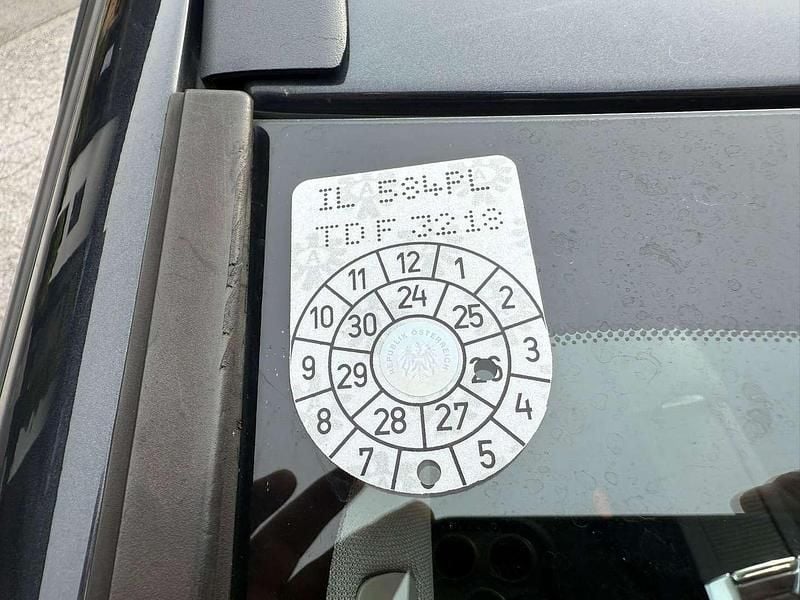 Gebraucht Volvo V60 Kinetic 120 PS (88 kW) 2018 Grau Kombi