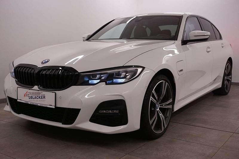 Gebraucht BMW 320e M Sport 163 PS (119 kW) 2022 Weiß Limousine