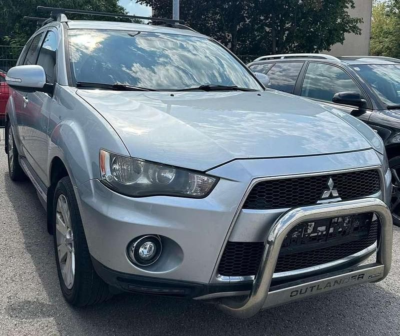 Grau Gebraucht 2010 Mitsubishi Outlander Instyle SUV | € 5.999 - Bild 1/4