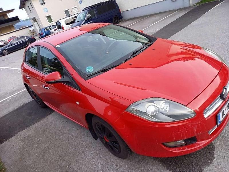 Rot Gebraucht 2010 Fiat Bravo Kleinwagen | € 1.570 (Fairer Preis) - Bild 1/4