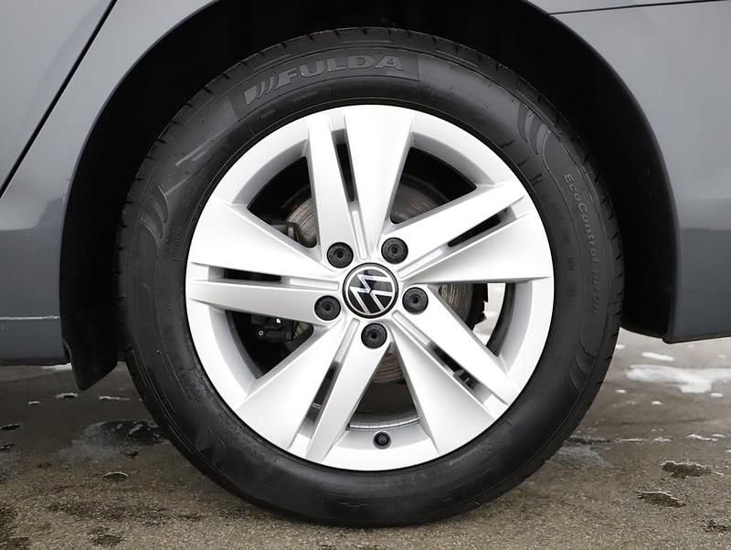 Gebraucht VW Golf VII Life 150 PS (110 kW) 2021 Dunkelgrau  metallic Kleinwagen