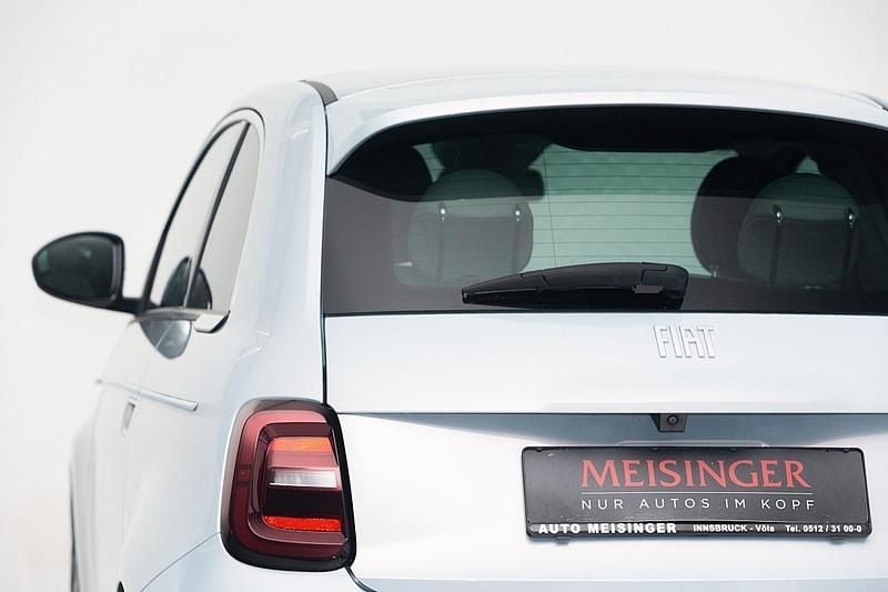 Gebraucht Fiat 500e La Prima 86 kW (118 PS) 2023 Blau Kleinwagen