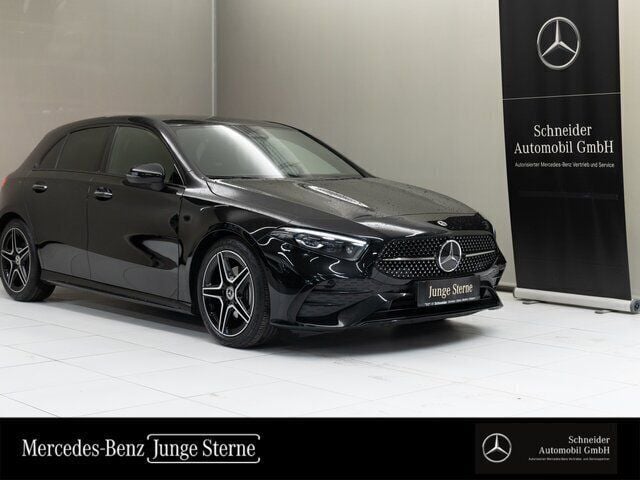 Schwarz Gebraucht 2023 Mercedes A180 Night Limousine | € 39.900 (Teuer) - Bild 1/4