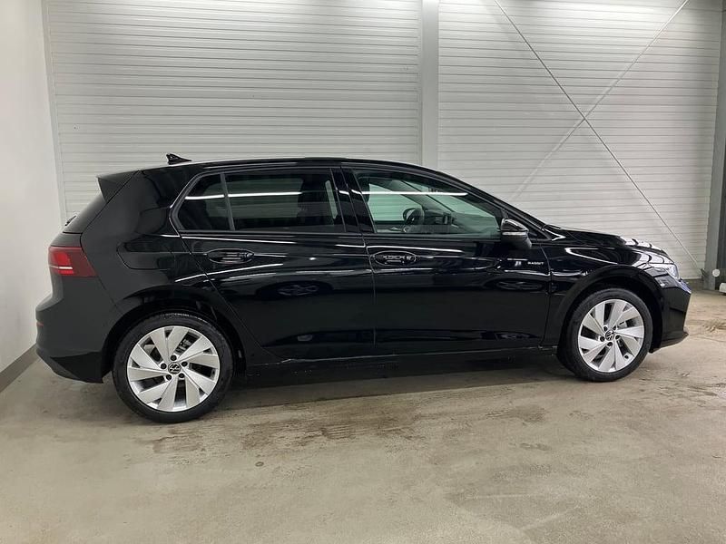 Neu VW Golf VIII 115 PS (84 kW) 2026 Schwarz  metallic