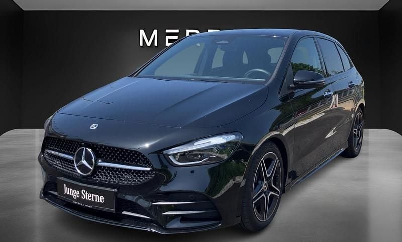 Kosmosschwarz metallic Gebraucht 2024 Mercedes B220 AMG line Van / Kleinbus | € 39.990 (Etwas zu teuer) - Bild 1/4