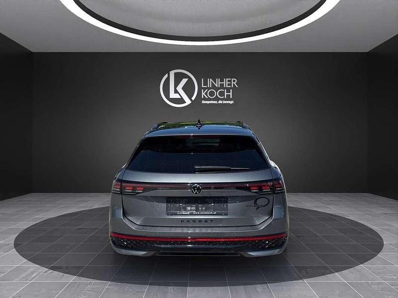 Gebraucht VW Passat R-line 193 PS (141 kW) 2025 Grau Kombi