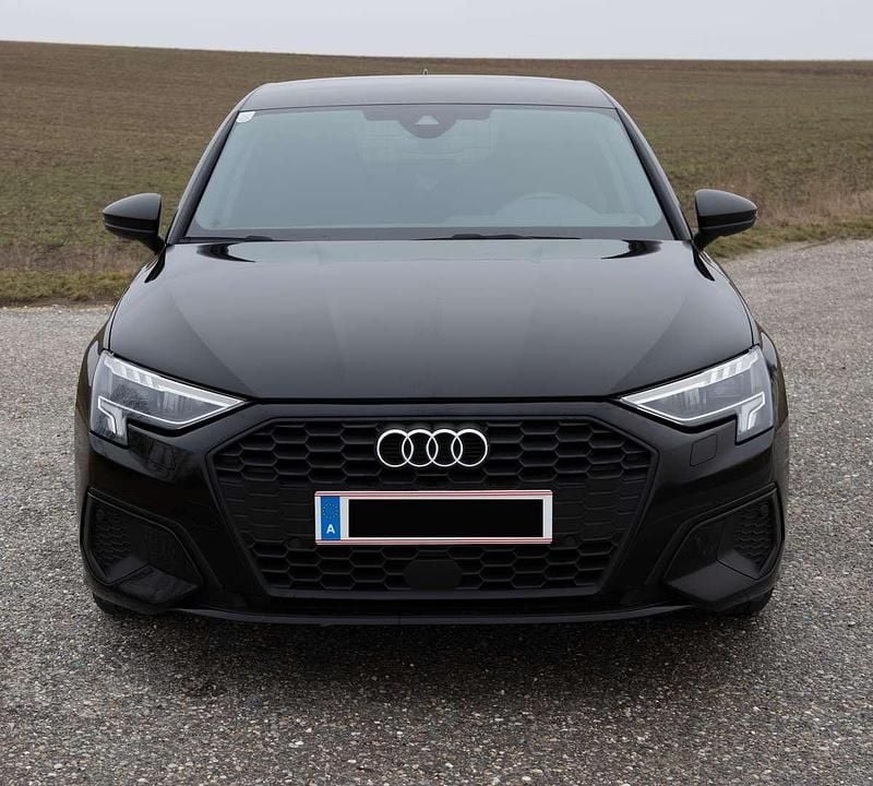 Gebraucht Audi A3 116 PS (85 kW) 2022 Schwarz Limousine