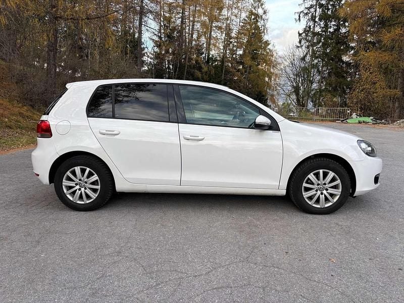 Gebraucht VW Golf VII 105 PS (77 kW) 2012 Weiß Limousine