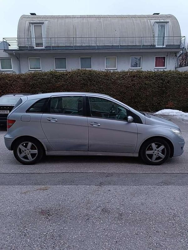 Gebraucht Mercedes 180 109 PS (80 kW) 2006 Limousine