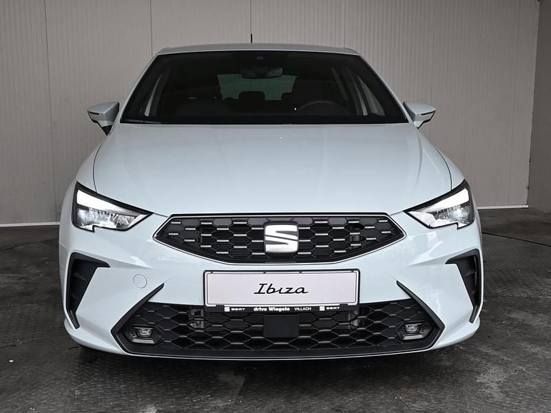 Neu Seat Ibiza Style 95 PS (69 kW) 2026 Hellgrau  metallic Kleinwagen