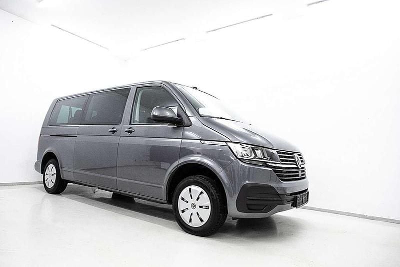 Grau Gebraucht 2023 VW Caravelle Comfortline Van / Kleinbus | € 49.990 (Guter Preis) - Bild 1/4