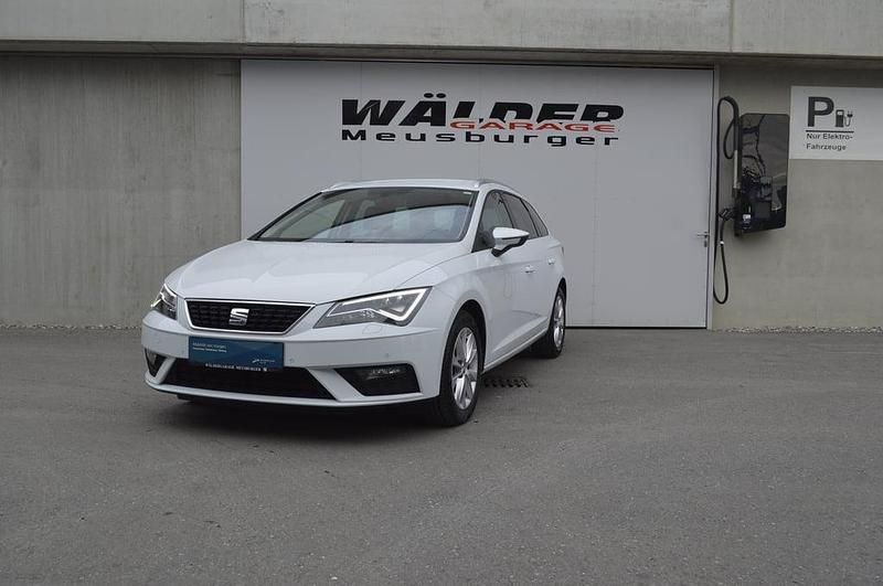 Weiss metallic Gebraucht 2018 Seat Leon ST Style Kombi | € 9.990 (Fairer Preis) - Bild 1/4
