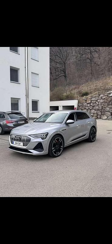 Silber Gebraucht 2021 Audi e-tron S-Line SUV | € 32.999 (Fairer Preis) - Bild 1/4