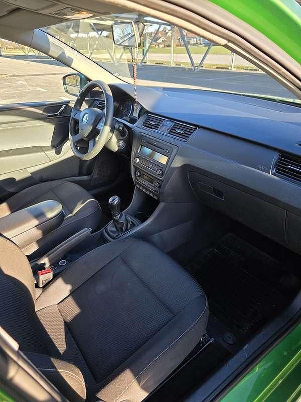 Gebraucht Skoda Rapid Ambition 105 PS (77 kW) 2013 Grün Kleinwagen