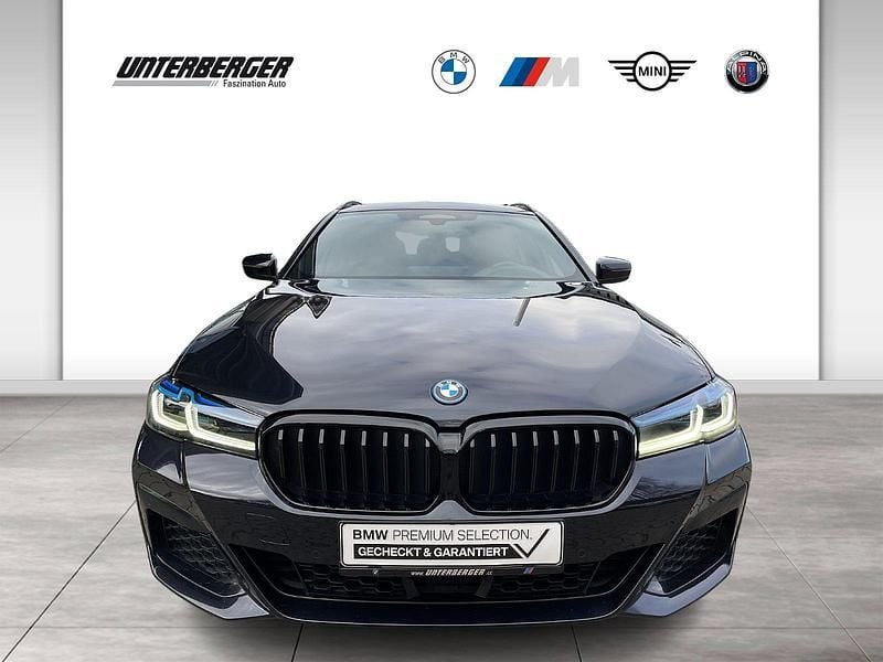 Gebraucht BMW 530e M Sport 292 PS (214 kW) 2022 Schwarz Kombi