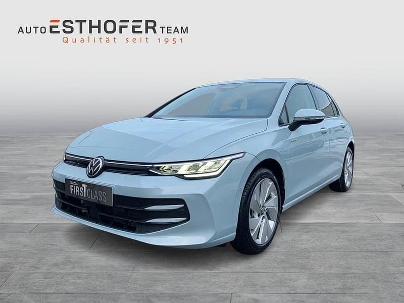 Neu VW Golf VIII 115 PS (84 kW) 2026 Dunkelblau  normal