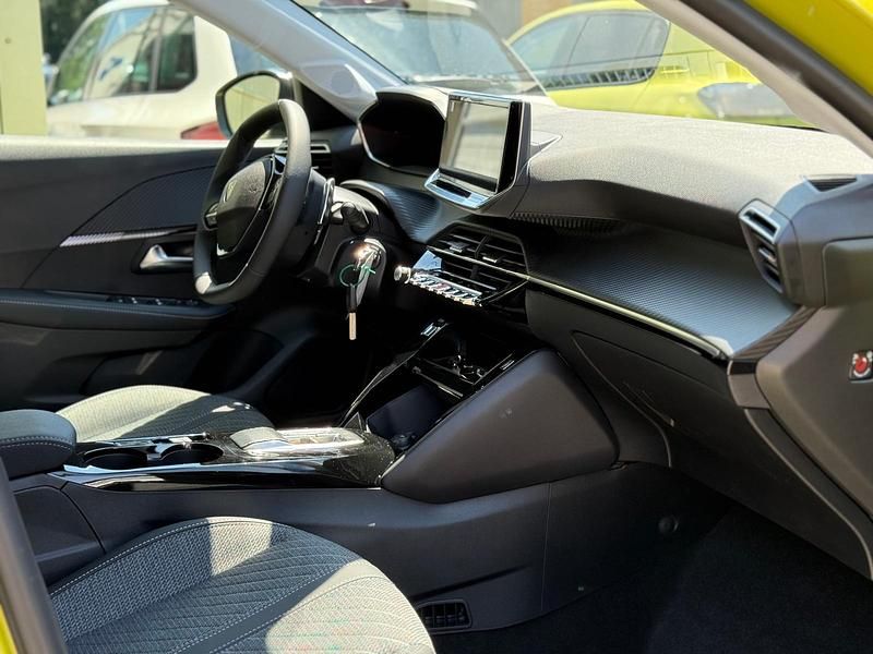 Neu Peugeot 208 Allure 110 PS (80 kW) 2025 Grau sonderlackierung Kleinwagen