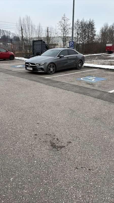 Gebraucht Mercedes A180 116 PS (85 kW) 2020 Limousine