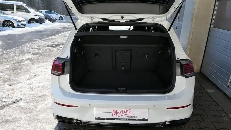 Gebraucht VW Golf VIII R-line 150 PS (110 kW) 2024 Weiss  metallicperleffekt Limousine