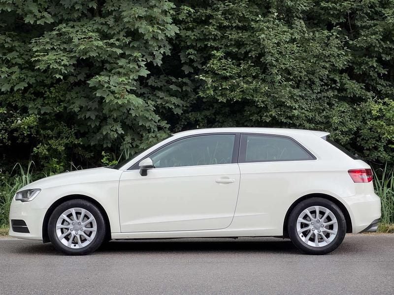 Gebraucht Audi A3 Attraction 122 PS (89 kW) 2013 Weiß Kleinwagen